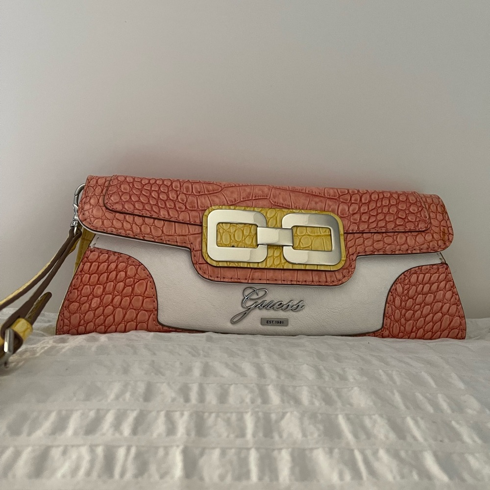 BRAND NEW Guess CLUTCH !!
